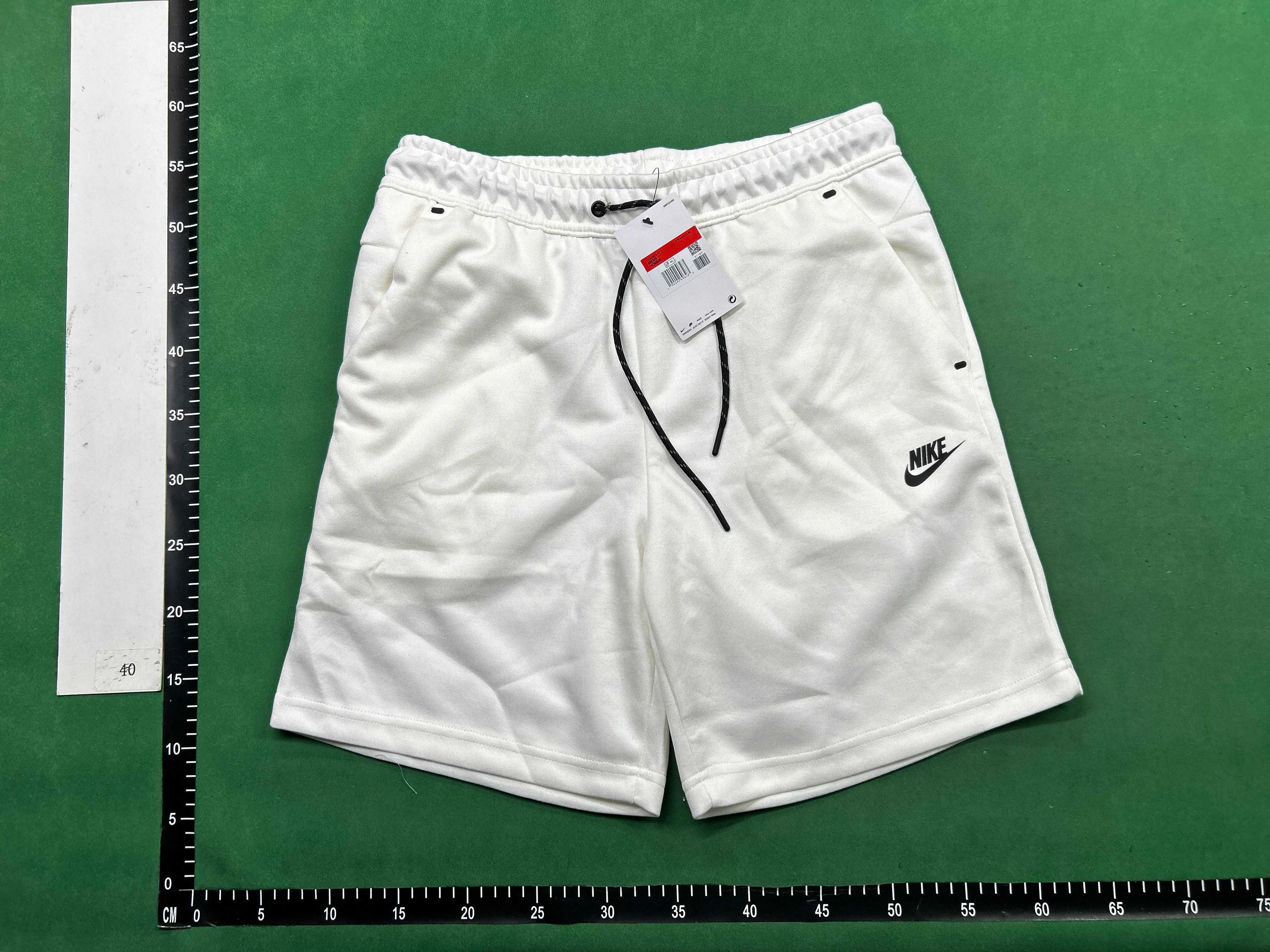 NIKE TECH ŠORC - Image 4